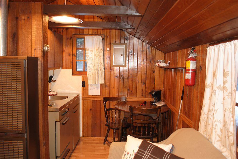 Rundle Chalets แคนมอร์ ภายนอก รูปภาพ