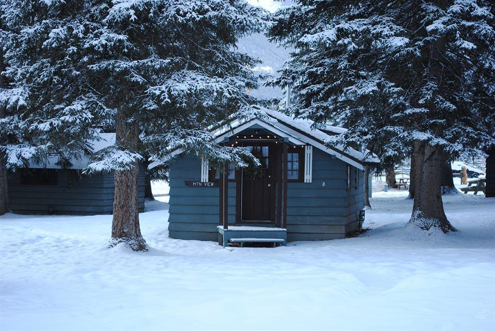 Rundle Chalets แคนมอร์ ภายนอก รูปภาพ