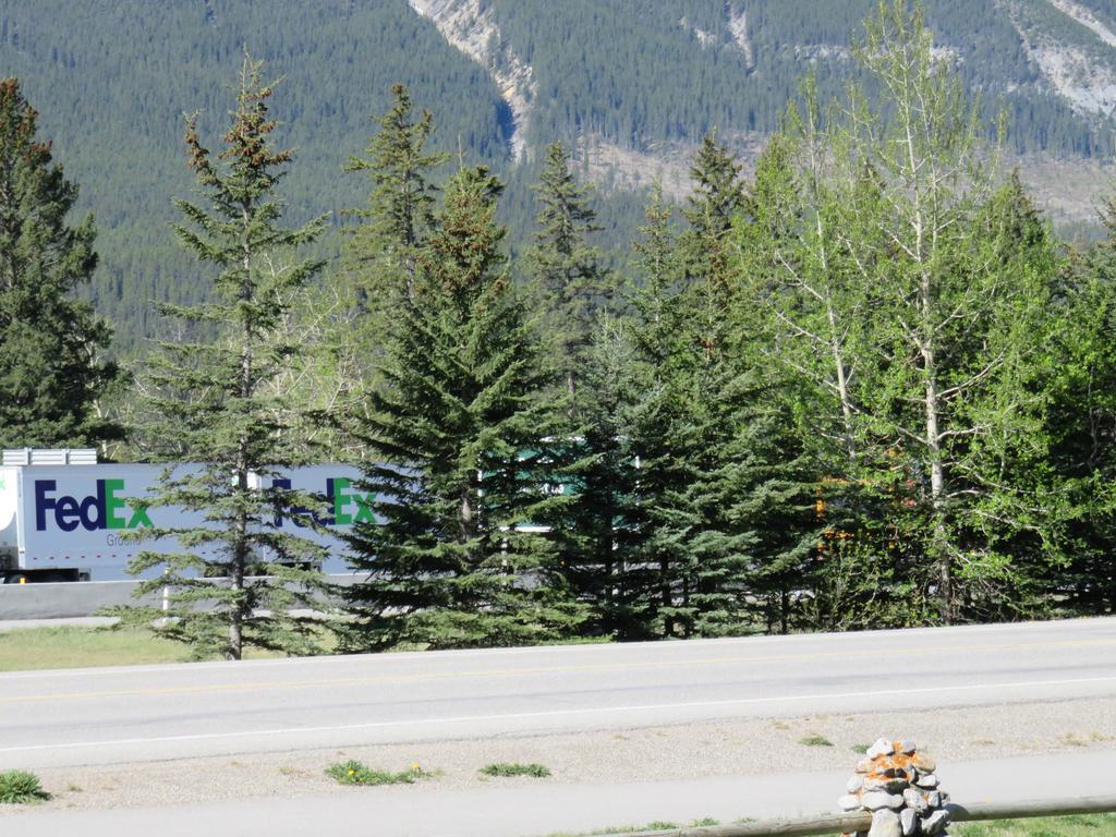 Rundle Chalets แคนมอร์ ภายนอก รูปภาพ
