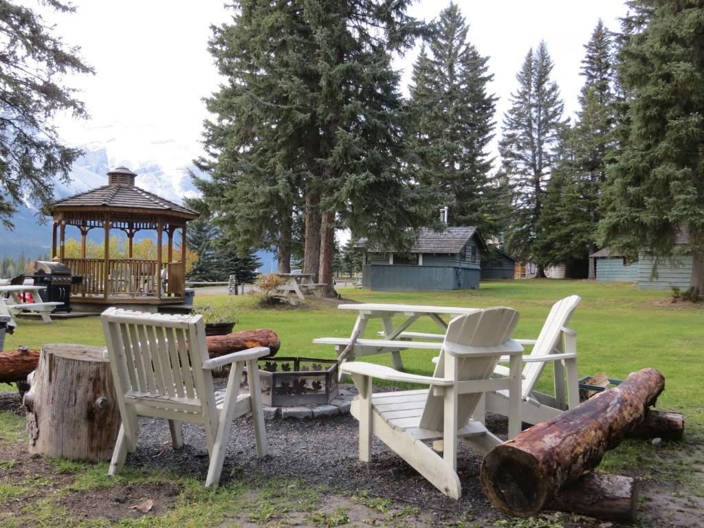 Rundle Chalets แคนมอร์ ภายนอก รูปภาพ