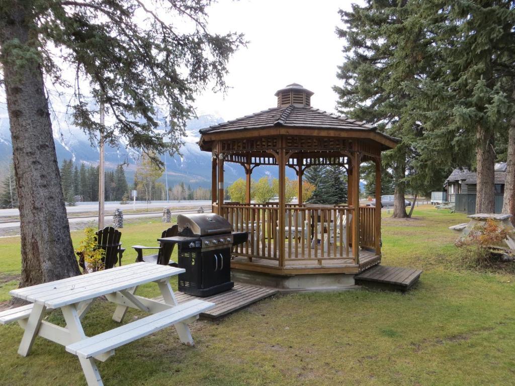 Rundle Chalets แคนมอร์ ภายนอก รูปภาพ