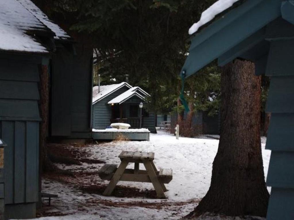 Rundle Chalets แคนมอร์ ภายนอก รูปภาพ