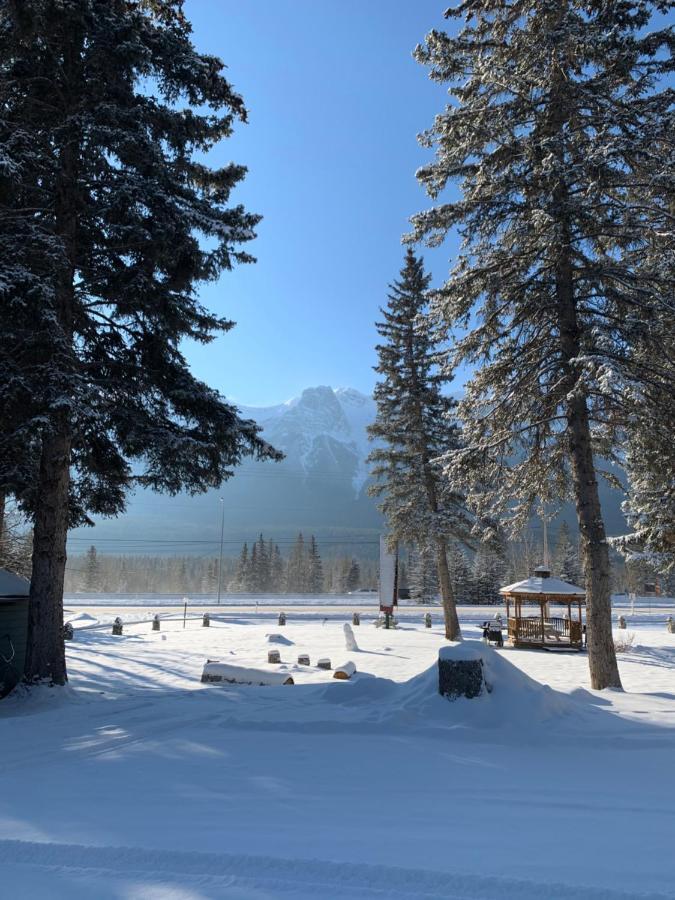 Rundle Chalets แคนมอร์ ภายนอก รูปภาพ
